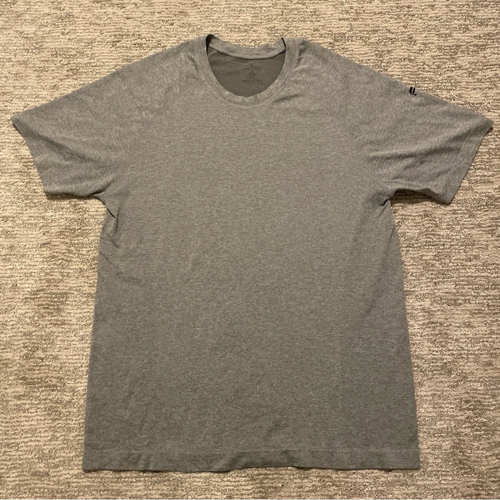 Fabletics Shirt Mens XL Light Gray Performance Gym Workout Training Athletic